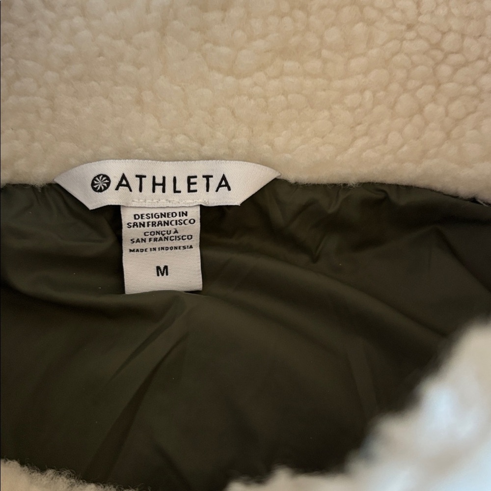 NWOT Athleta Sherpa Jacket with Olive quilted accents size Medium - Picture 4 of 6
